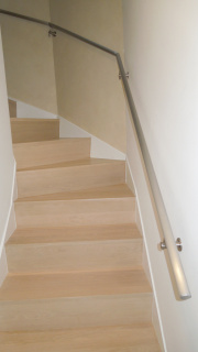wall handrail to lower level